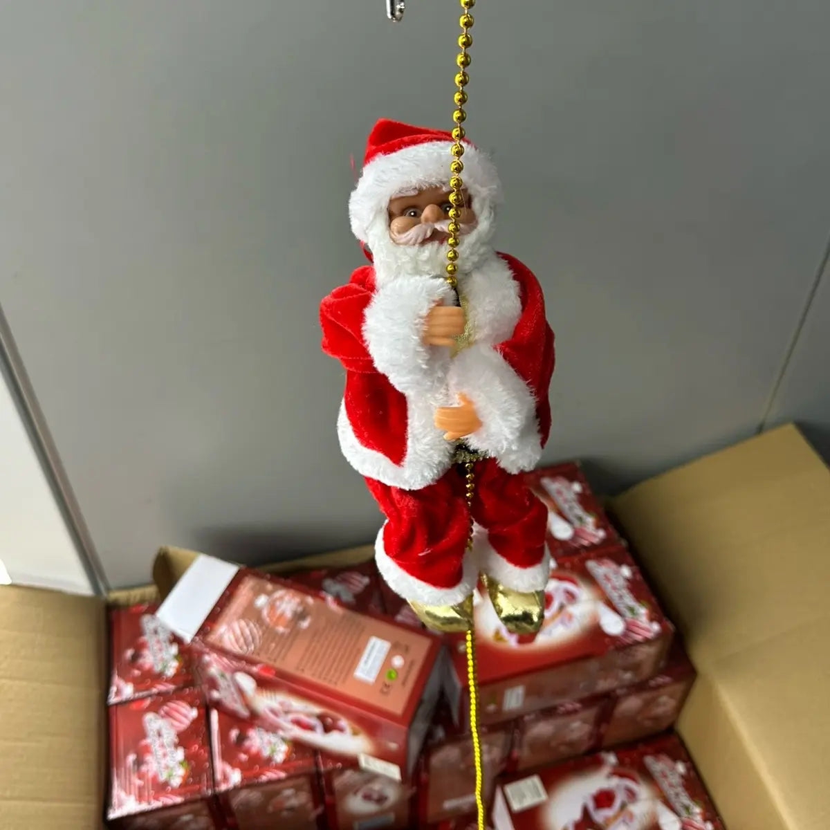 Electric Climbing Santa – Animated Christmas Hanging Decoration